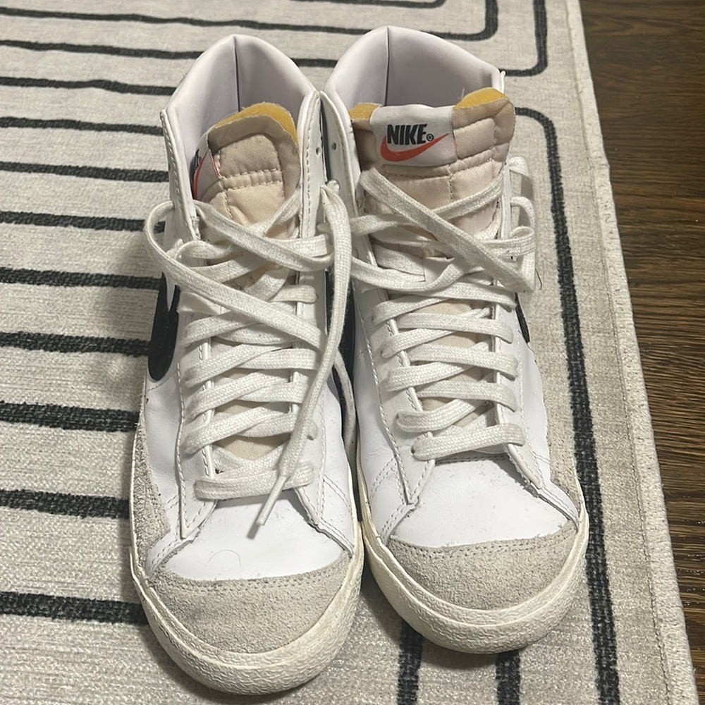 Nike Women’s Blazer Sneaker ‘77